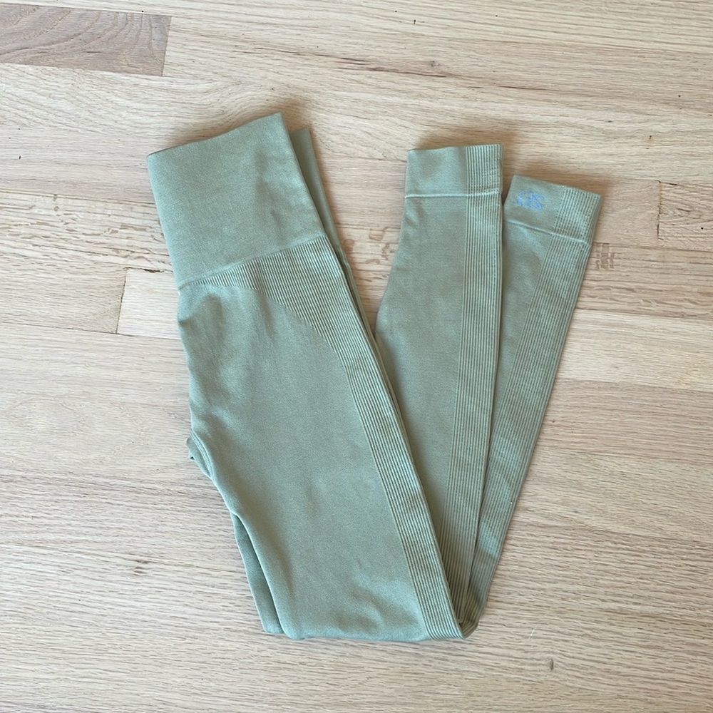SET ACTIVE x Madelyn Cline leggings
